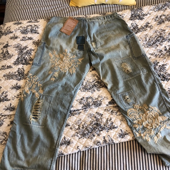 Sold - Picture 3 of 5